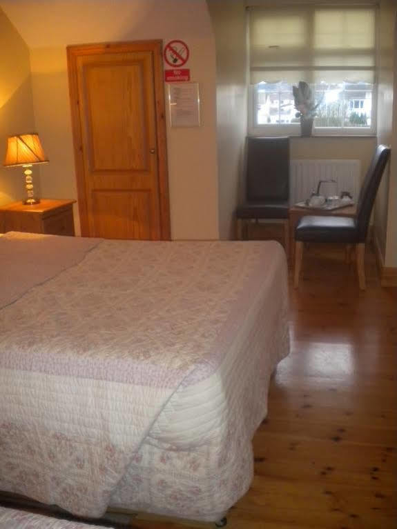 Stonehaven B&B เอนนิส ภายนอก รูปภาพ